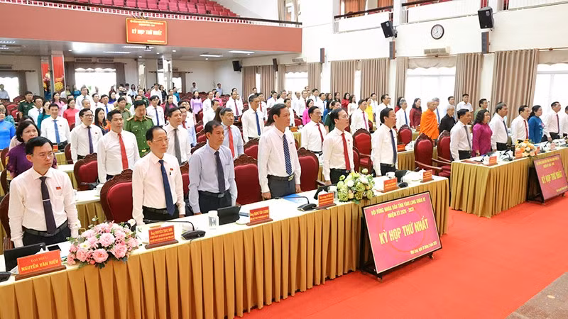 anh-4-dai-bieu-tham-gia-ky-hop.jpg