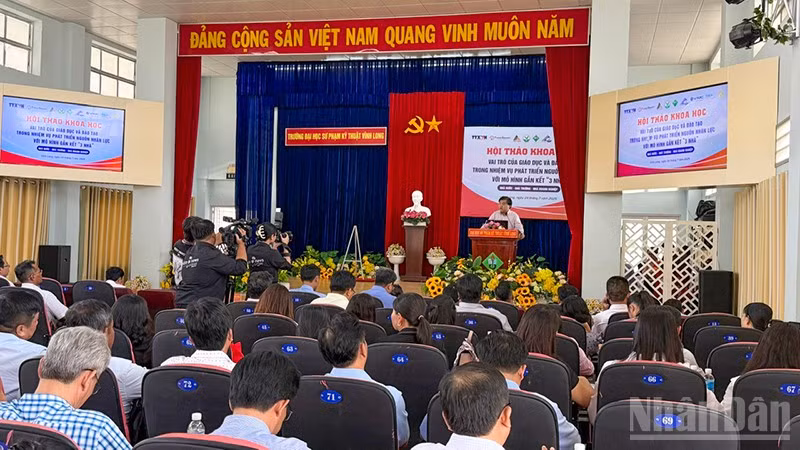 ndo_br_anh-2-dai-bieu-trinh-bay-tham-luan.jpg