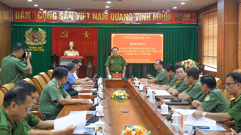 Lãnh đạo Công an tỉnh Vĩnh Long tổ chức họp báo. 