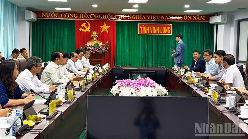 Quang cảnh buổi làm việc. 