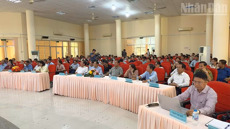 ndo_tr_anh-2-cho-lach.jpg