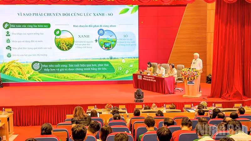 Đại biểu tr&igrave;nh b&agrave;y tham luận tại hội thảo. (Ảnh: B&Aacute; DŨNG)