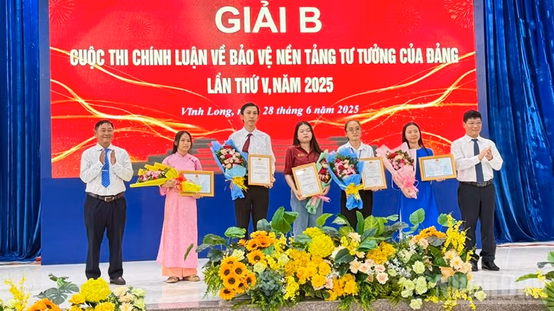 ndo_br_anh-2-trao-giai-b.jpg