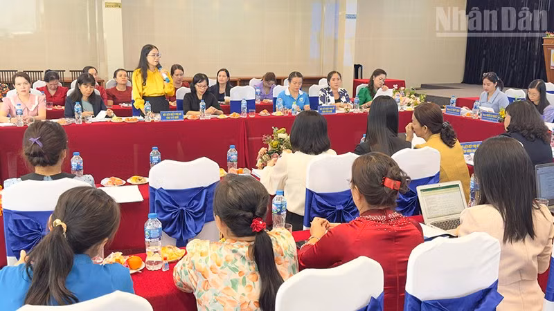 ndo_tr_anh-2-dai-bieu-tham-gia-y-kien.jpg
