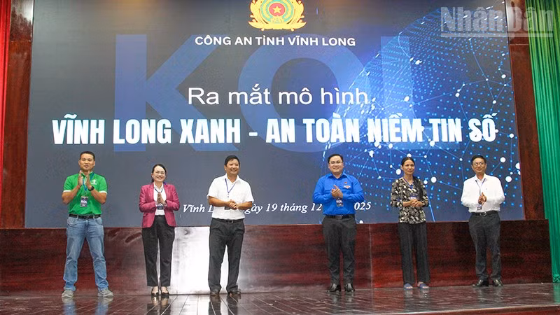 Ra mắt mô hình “Vĩnh Long xanh-An toàn niềm tin số”. 