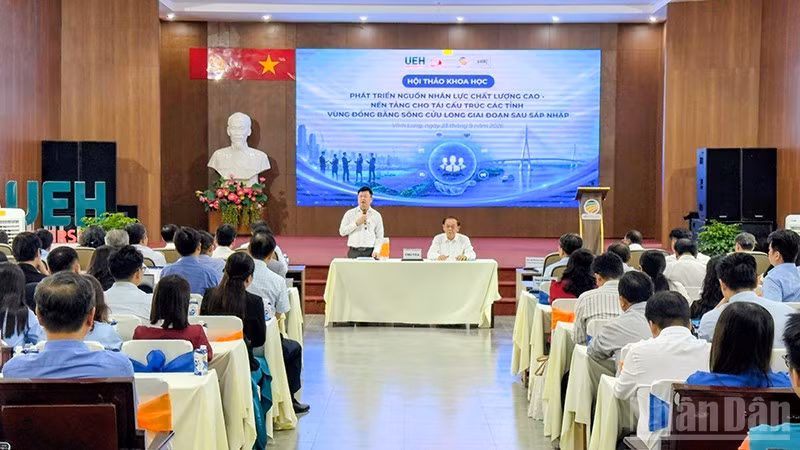 Các chuyên gia điều hành hội thảo. (Ảnh: BÁ DŨNG)