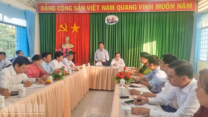ndo_bl_hinh-4-doan-cong-tac-lam-viec-xa-quoi-thien-9808.jpg