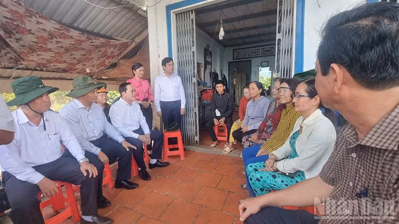ndo_br_hinh-2-doan-cong-tac-tham-hoi-nguoi-dan.jpg