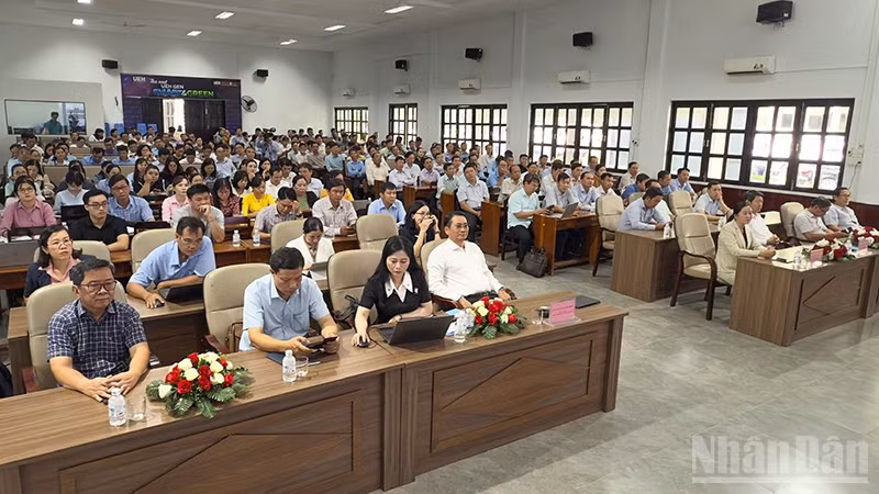 Đại biểu tham dự buổi tập huấn. 