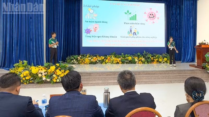 ndo_tl_anh-2-sv-thuyet-trinh-du-an.jpg