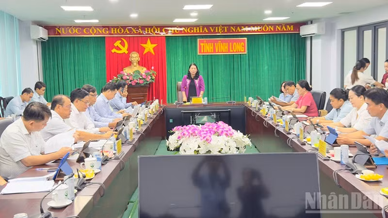 ndo_br_anh-2-quang-canh-buoi-lam-viec.jpg