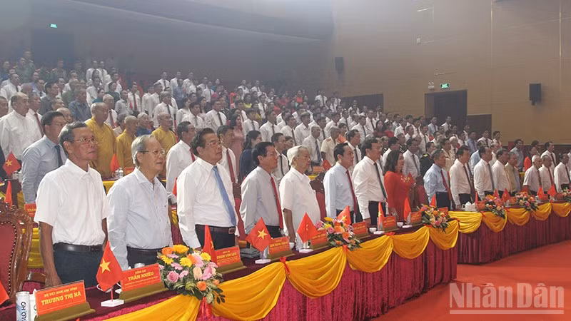 ndo_br_anh-2-dai-beu-tham-du-hop-mat.jpg