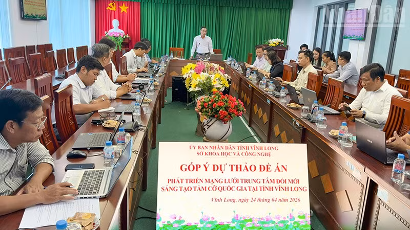 Quang cảnh buổi góp ý. 