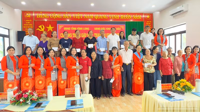 ndo_br_anh-4-chup-hinh-luu-niem.jpg