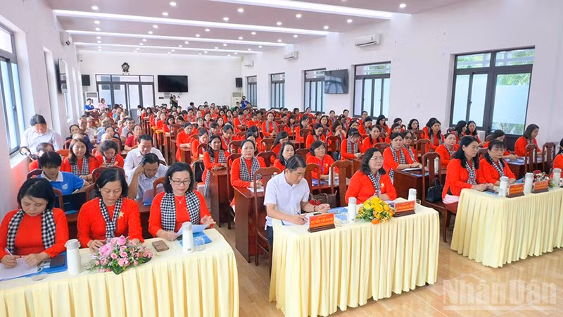 ndo_br_anh-2-dai-bieu-tham-du.jpg