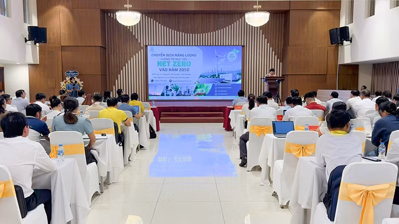 Chuyên gia trình bày tại hội thảo. 