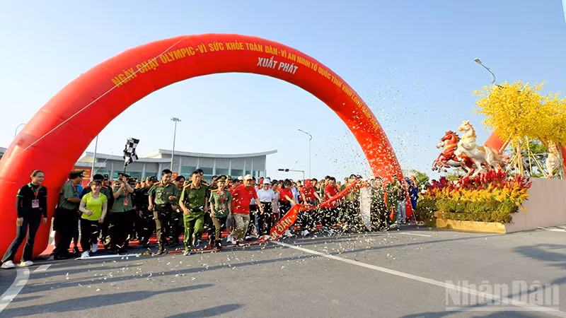 Các vận động viên xuất phát. 