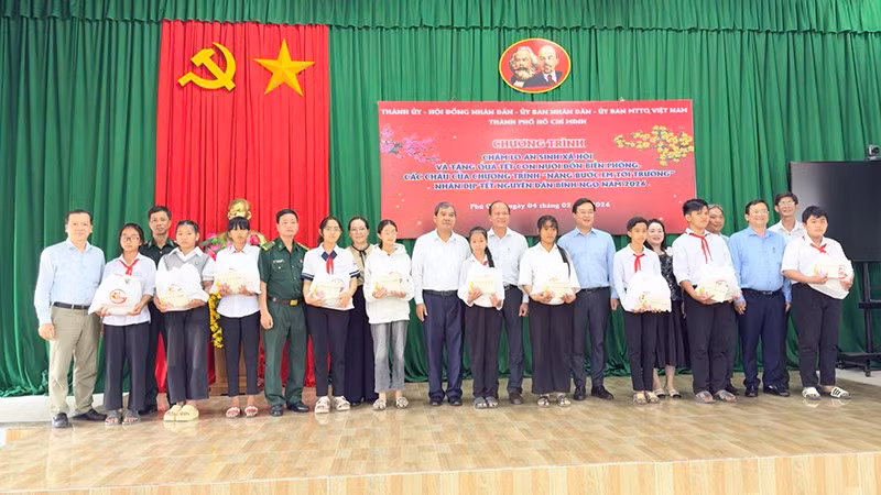 anh-5-trao-qua.jpg