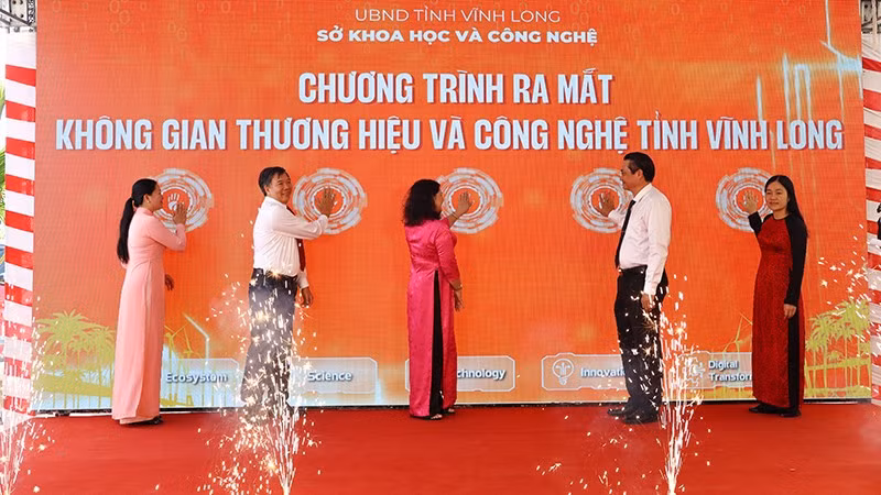 anh-2-ra-mat.jpg