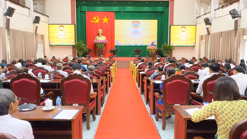 ndo_tr_anh-2-quang-canh-hoi-nghi.jpg