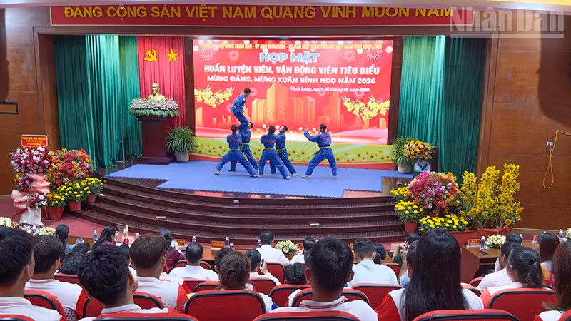 ndo_tr_anh-3-vdv-bieu-dien-vo-thuat.jpg