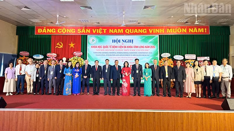 Các chuyên gia và đại biểu tham dự hội nghị. (Ảnh: BÁ DŨNG)