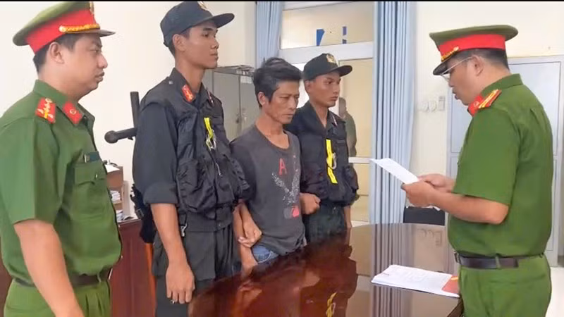 Cơ quan công an thi hành các quyết định đối với Đặng Văn Dùng.