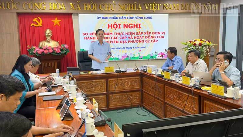 Chủ tịch Ủy ban nhân dân tỉnh Vĩnh Long Trần Trí Quang phát biểu tại hội nghị. 