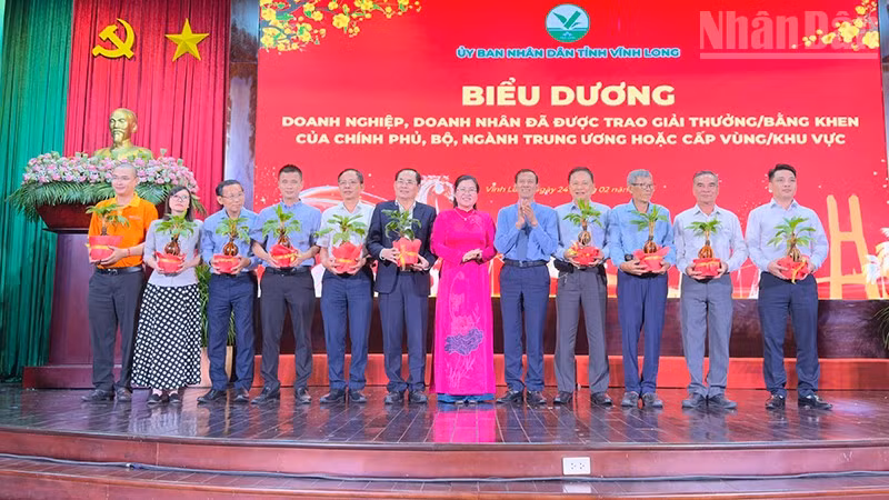 ndo_tr_anh-3-bieu-duong-doanh-nghiep-va-doanh-nhan.jpg
