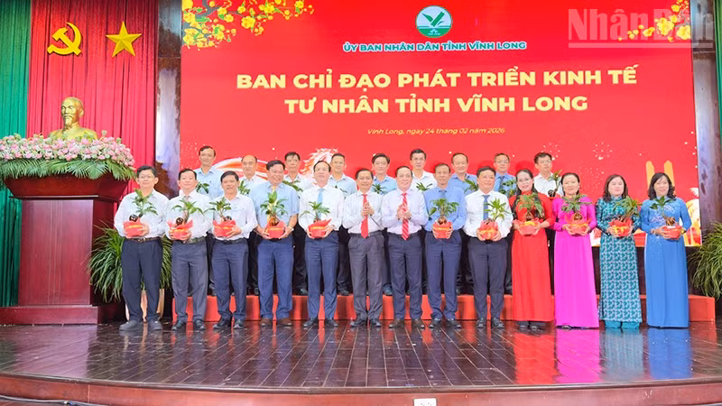 Ra mắt Ban Chỉ đạo phát triển kinh tế tư nhân tỉnh Vĩnh Long. 