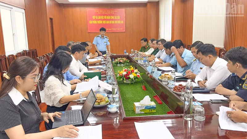 Quang cảnh buổi làm việc. 