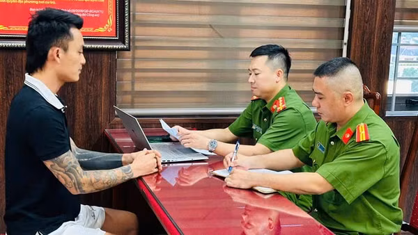 Công an triệu tập, làm việc với Hoàng Quốc Minh. (Ảnh: Công an Thanh Hóa cung cấp).