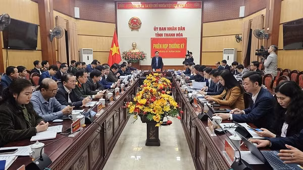 Quang cảnh phiên họp Ủy ban nhân dân tỉnh Thanh Hóa thường kỳ.