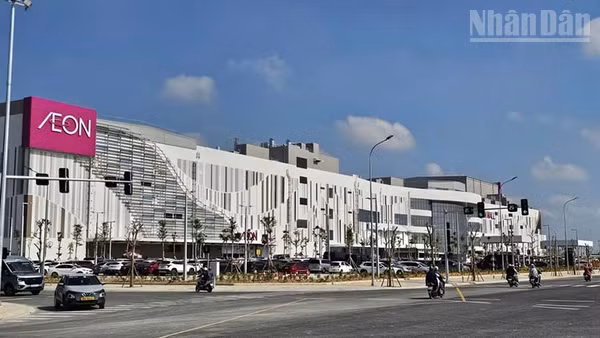 Trung tâm thương mại tọa lạc bên Quốc lộ 1A qua tỉnh lỵ Thanh Hóa. (Ảnh: MAI LUẬN)