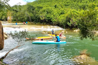 Quảng Bình (cũ) nay là Quảng Trị có rất nhiều dòng suối hoang sơ, trong vắt và mát lành, đang là điểm đến hấp dẫn cho du khách trong hè này.