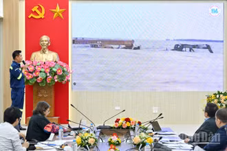 Đại diện Đội cứu hộ, cứu nạn 116 chia sẻ về dự án "Tình người trong cơn sóng" tại Vòng chung kết Giải thưởng Hành động vì Cộng đồng 2025. (Ảnh: THỦY NGUYÊN)