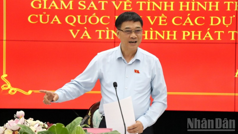 Phó Chủ tịch Quốc hội Vũ Hồng Thanh yêu cầu tỉnh Đồng Nai và các đơn vị liên quan sớm hoàn thiện các đường giao thông kết nối sân bay Long Thành. 