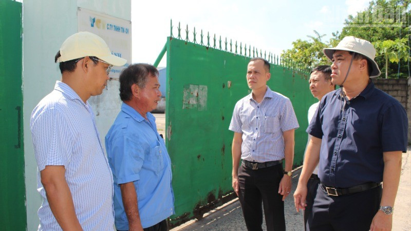 Đoàn lãnh đạo Thành ủy Biên Hòa tiến hành khảo sát việc xử lý các doanh nghiệp tại khu vực 72ha phường Phước Tân.