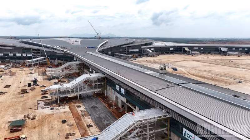 Nhà ga hành khách sân bay Long Thành đang được đẩy nhanh tiến độ để hoàn thành đưa vào khai thác nửa đầu năm 2026.