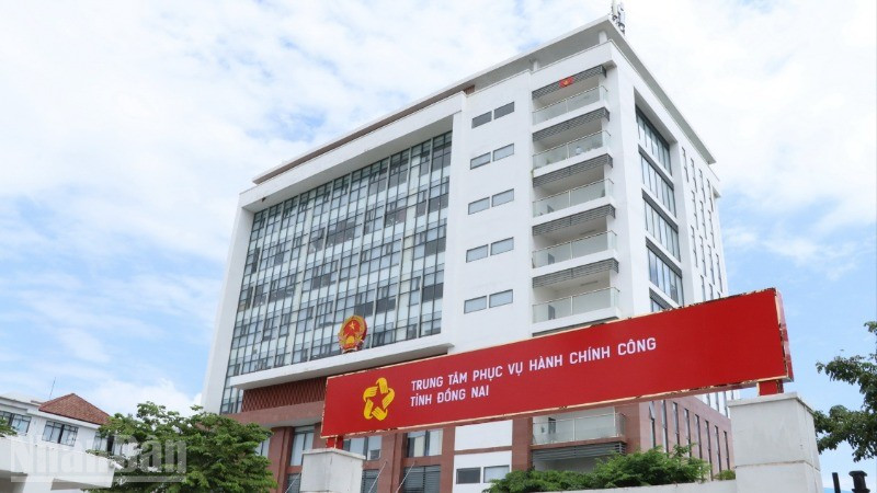 Tòa nhà Trụ sở Ủy ban nhân dân thành phố Biên Hòa (cũ) được sắp xếp làm Trung tâm Phục vụ hành chính công tỉnh Đồng Nai và một số đơn vị.