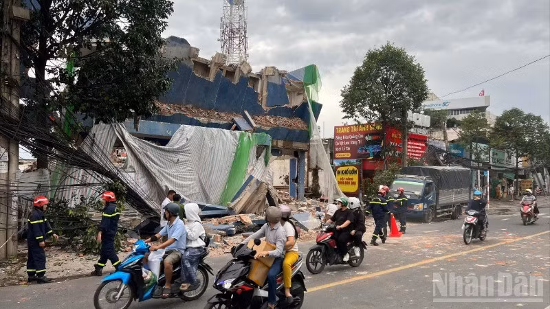 Hiện trường sự cố được cho là mất an toàn trong quá trình tháo dỡ rạp Thanh Bình.