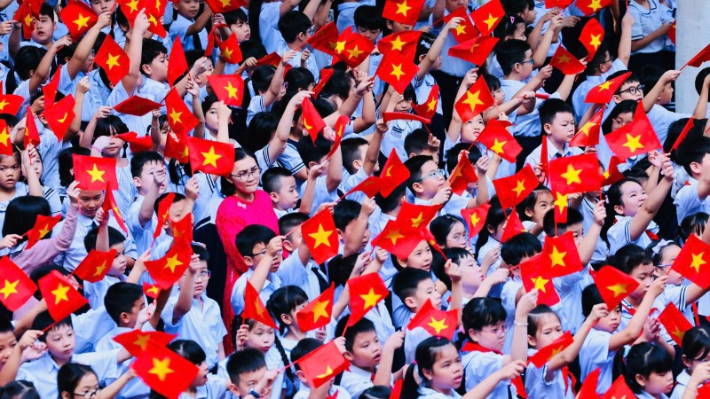Học sinh Đồng Nai hân hoan tham dự lễ khai giảng chính thức bước vào năm học mới.