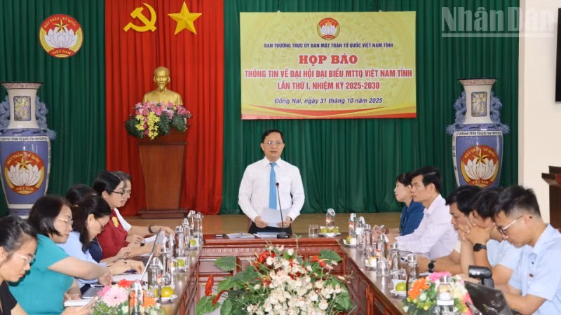 Quang cảnh buổi họp báo.