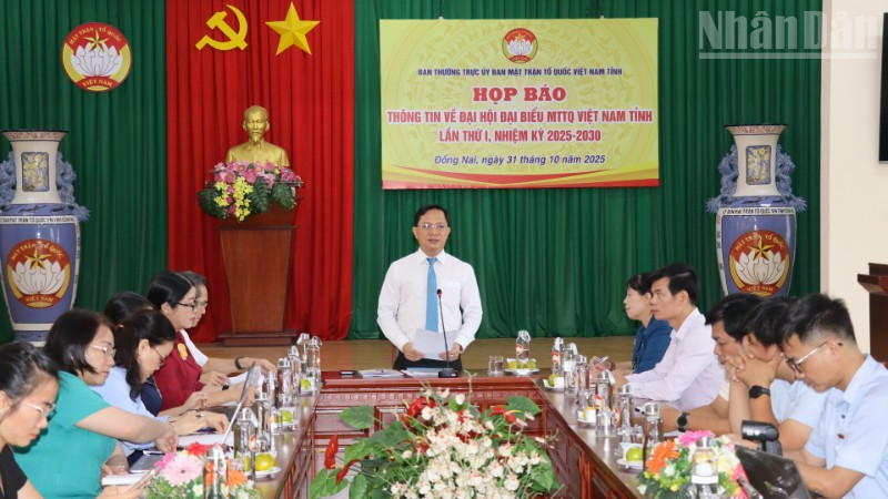 Quang cảnh buổi họp báo.