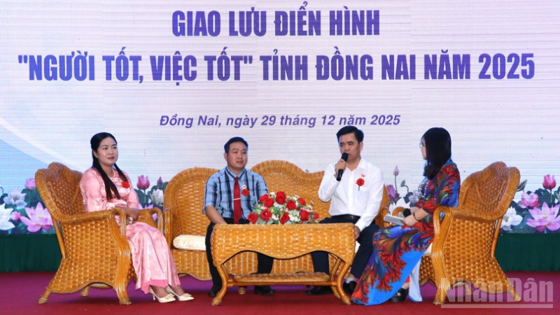 Các gương điển hình giao lưu những cách làm hay, kinh nghiệm quý tại hội nghị.