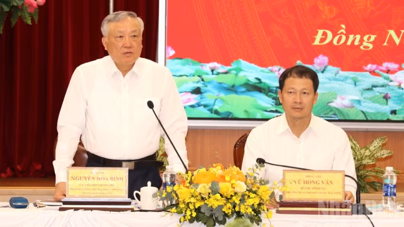 Phó Thủ tướng Thường trực Chính phủ Nguyễn Hòa Binh phát biểu tại buổi làm việc.