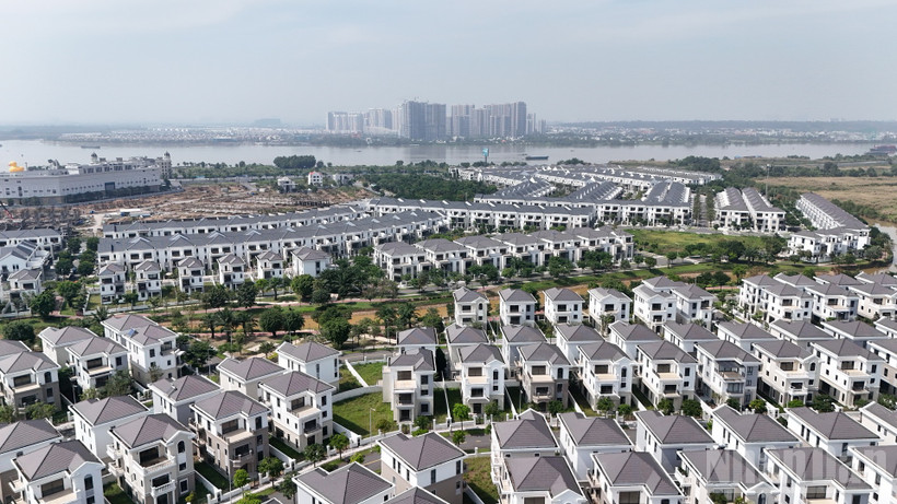 Một dự án nhà ở ven sông Đồng Nai đang được hình thành.