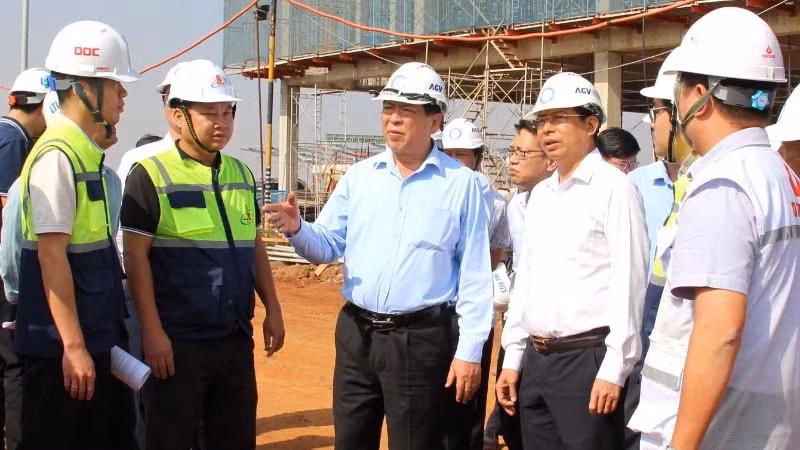 Bộ trưởng Xây dựng Trần Hồng Minh kiểm tra tại dự án sân bay Long Thành.