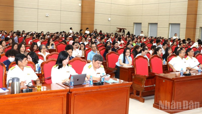 Hơn 300 doanh nghiệp tham dự buổi đối thoại.