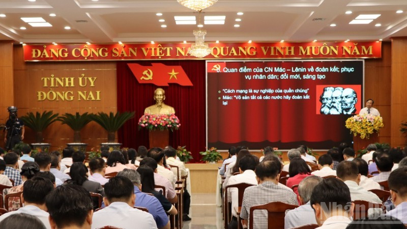 Quang cảnh hội nghị tại điểm cầu trực tiếp hội trường Trụ sở Tỉnh ủy Đồng Nai.